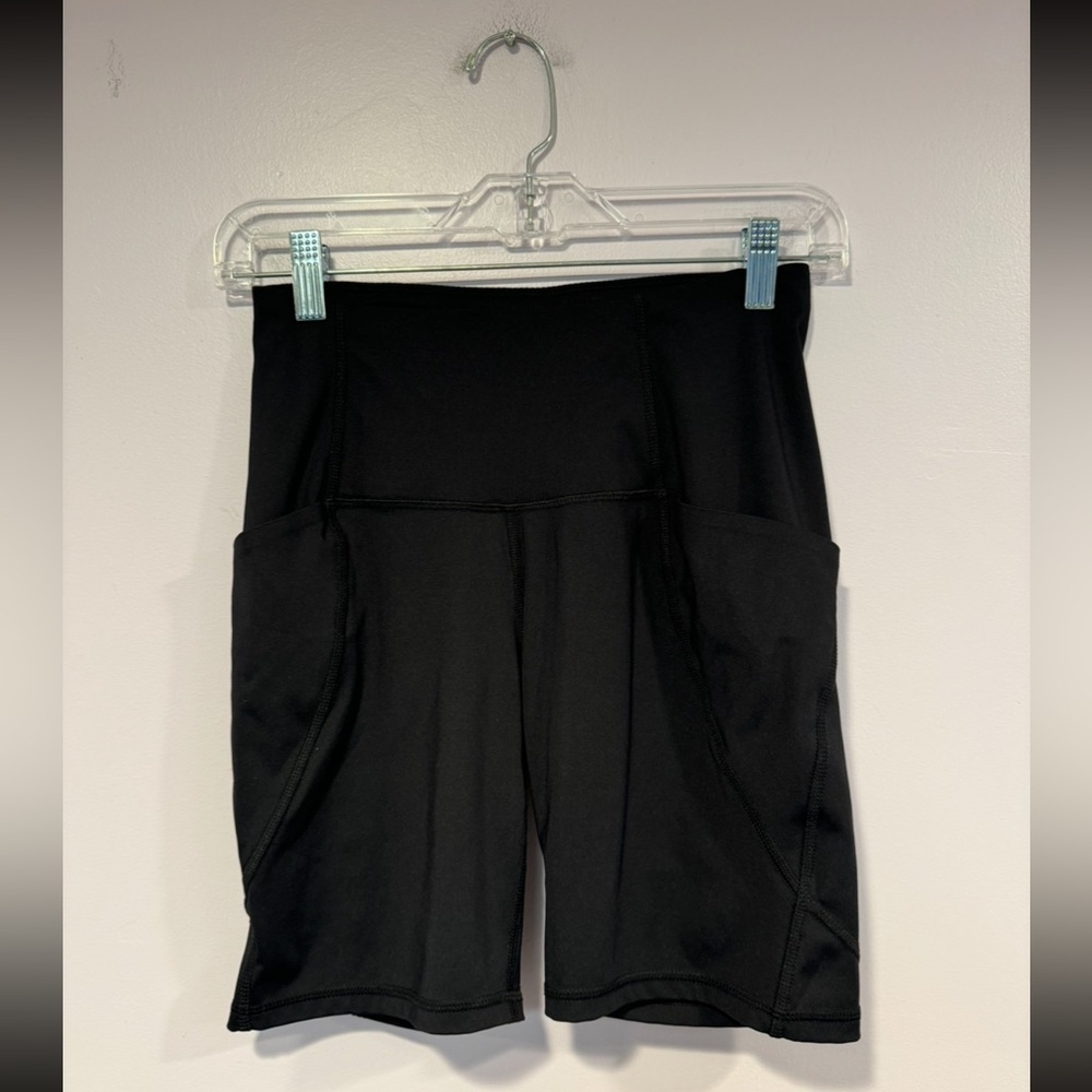 Black‎ all in motion pocket biker shorts